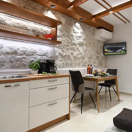Old Town Studio, Ground Floor, Location Appartamento