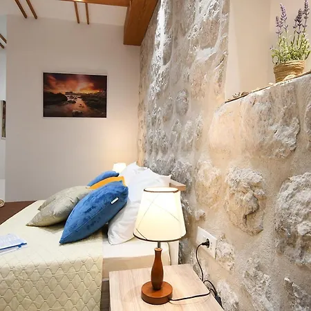 Old Town Studio, Ground Floor, Location Appartamento *