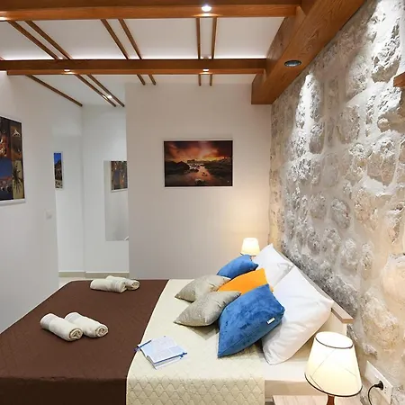 Old Town Studio, Ground Floor, Location