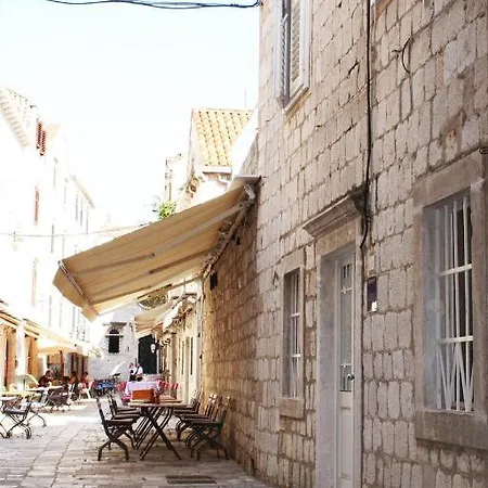 Old Town Studio, Ground Floor, Location Appartamento *